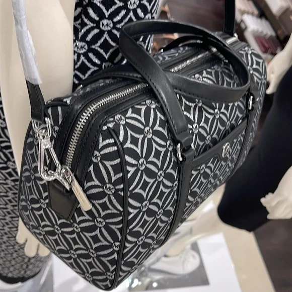 MICHAEL KORS JST TRAVEL MEDIUM DUFFLE SATCHEL SHOULDER CROSSBODY BAG MK BLACK - Picture 5 of 16